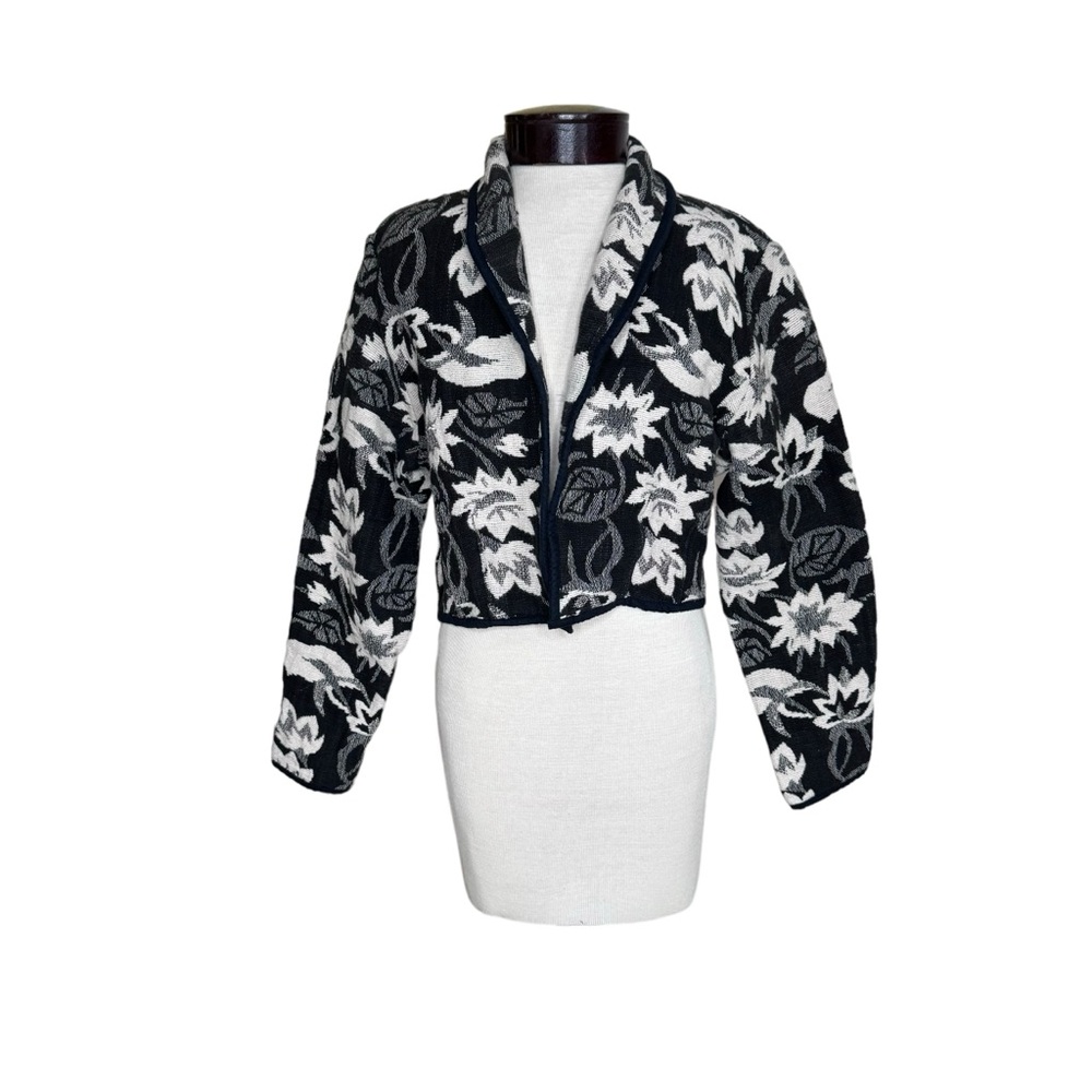 New Identify Vintage Black White Floral Tapestry Open Front Crop Jacket Large